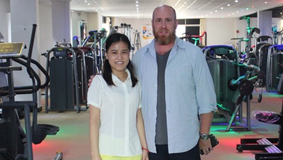 美國客戶來中國采購健身房設備