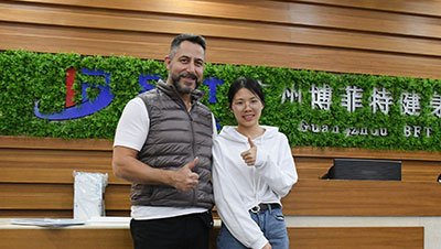 美國客戶采購樱桃网站入口健身房器材